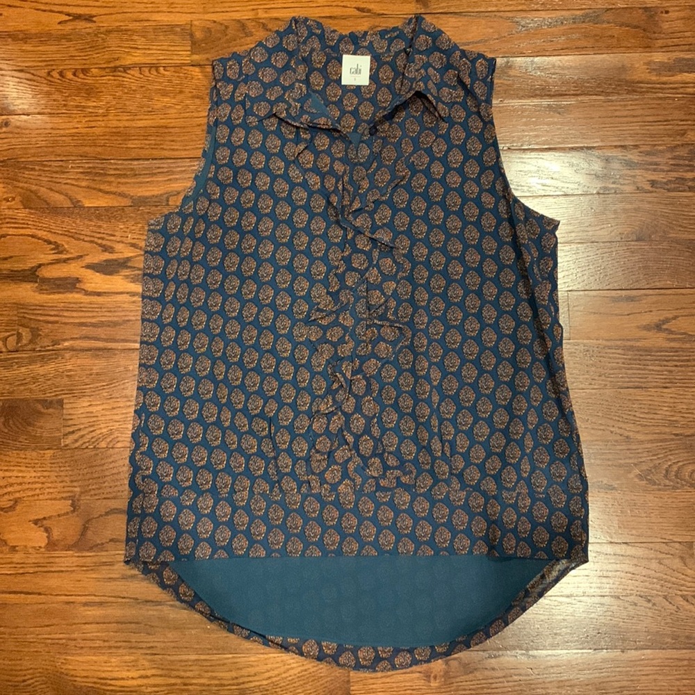 Like new Cabi medallion reign blouse